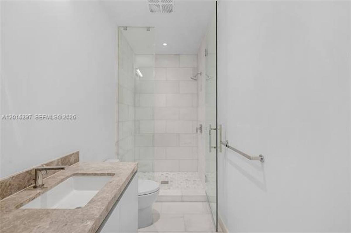 Apartment for rent at 175 SE 25 Rd, Miami, FL 33129
