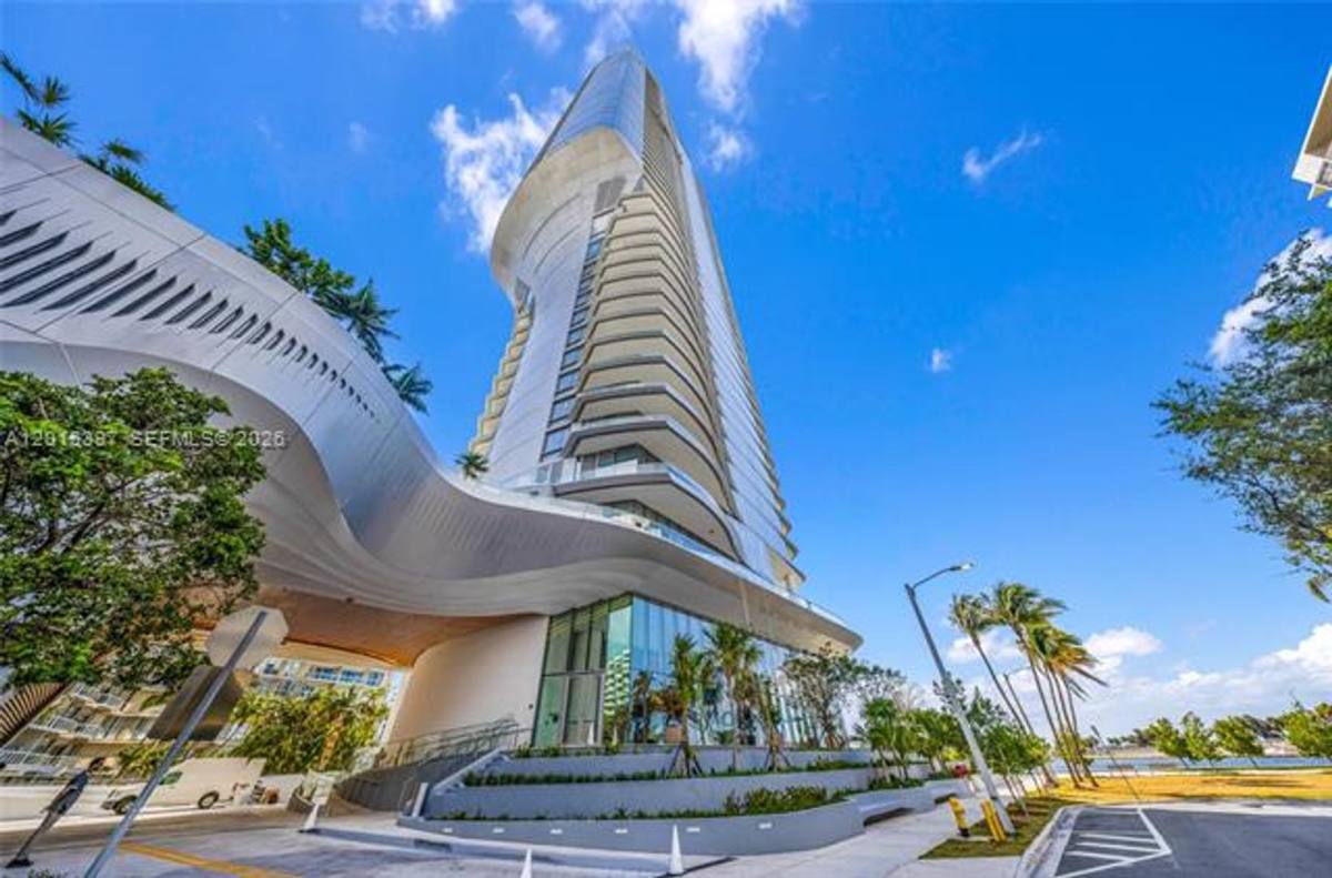 Apartment for rent at 175 SE 25 Rd, Miami, FL 33129