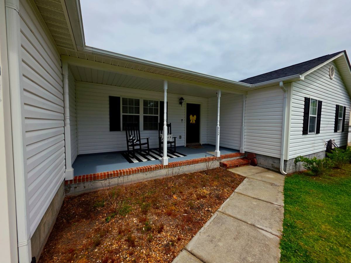 House for rent at 452 High Hill Rd, Jacksonville, NC 28540