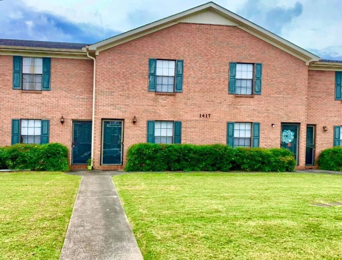 Townhouse for rent at 2423 Gaslight Place, Decatur, AL 35603