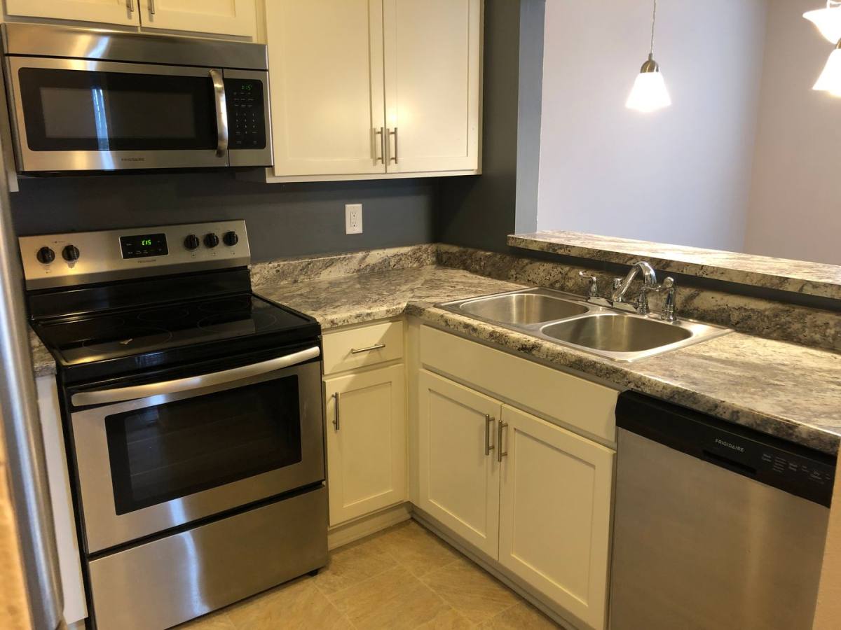 Apartment for rent at 6018 8th Ave, Kenosha, WI 53143