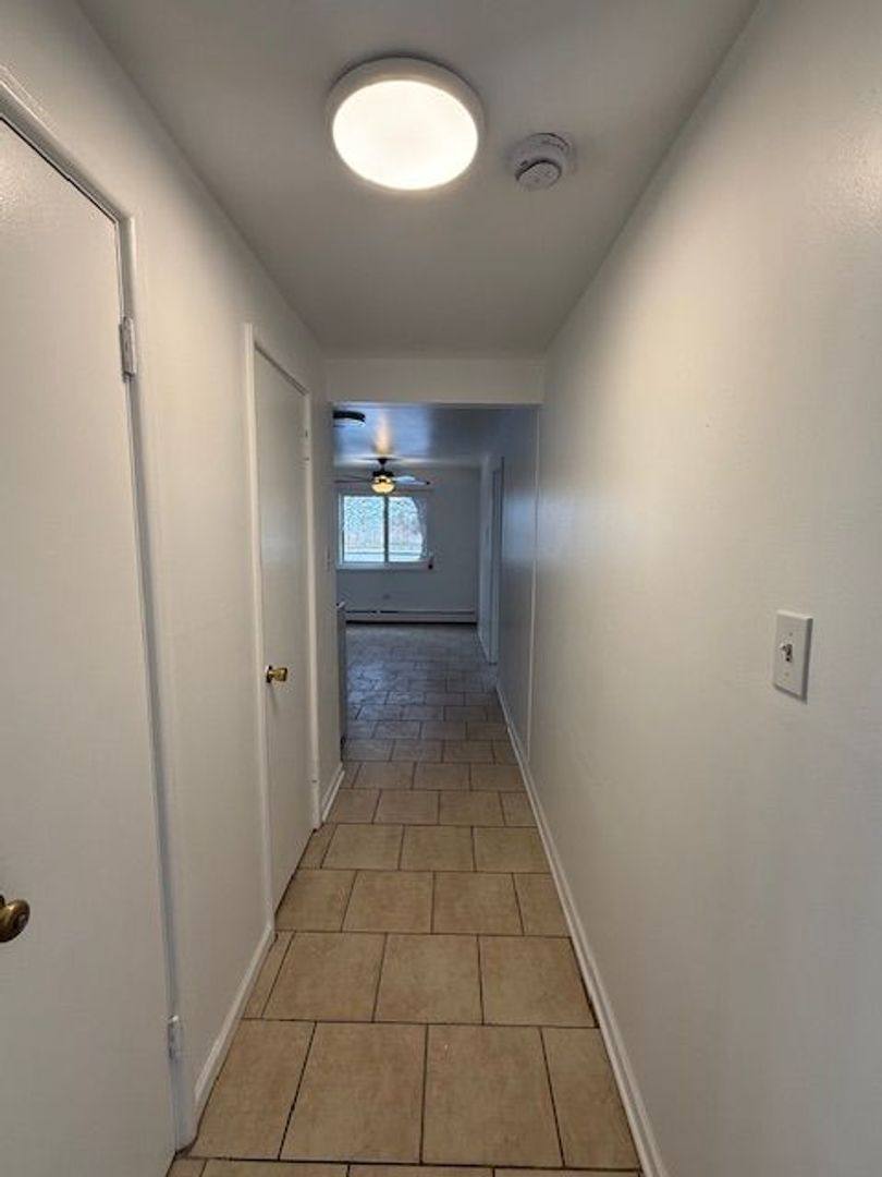 Apartment for rent at 9575 Maple Dr, Des Plaines, IL 60018