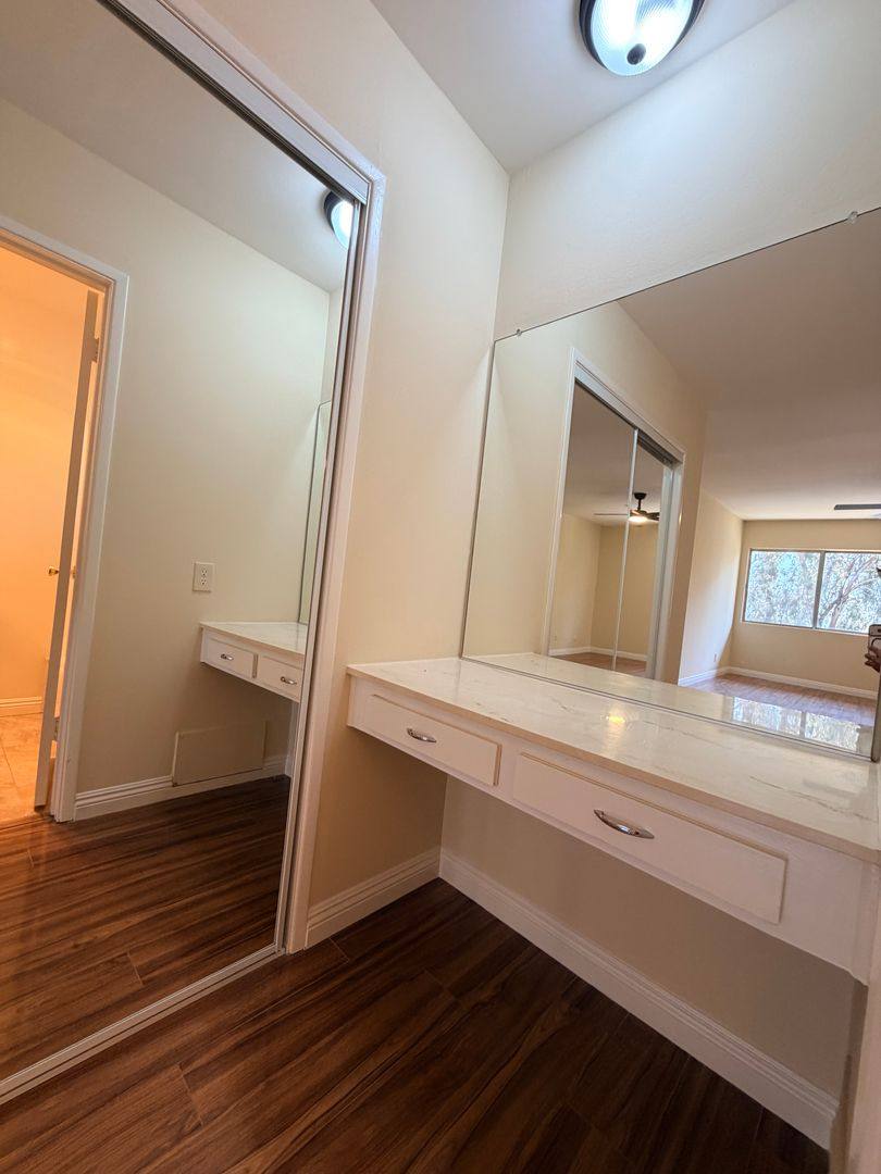 Apartment for rent at 2076 Valderas Dr, Glendale, CA 91208
