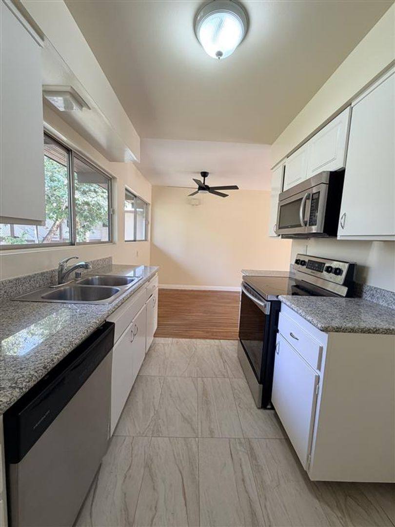 Apartment for rent at 2076 Valderas Dr, Glendale, CA 91208