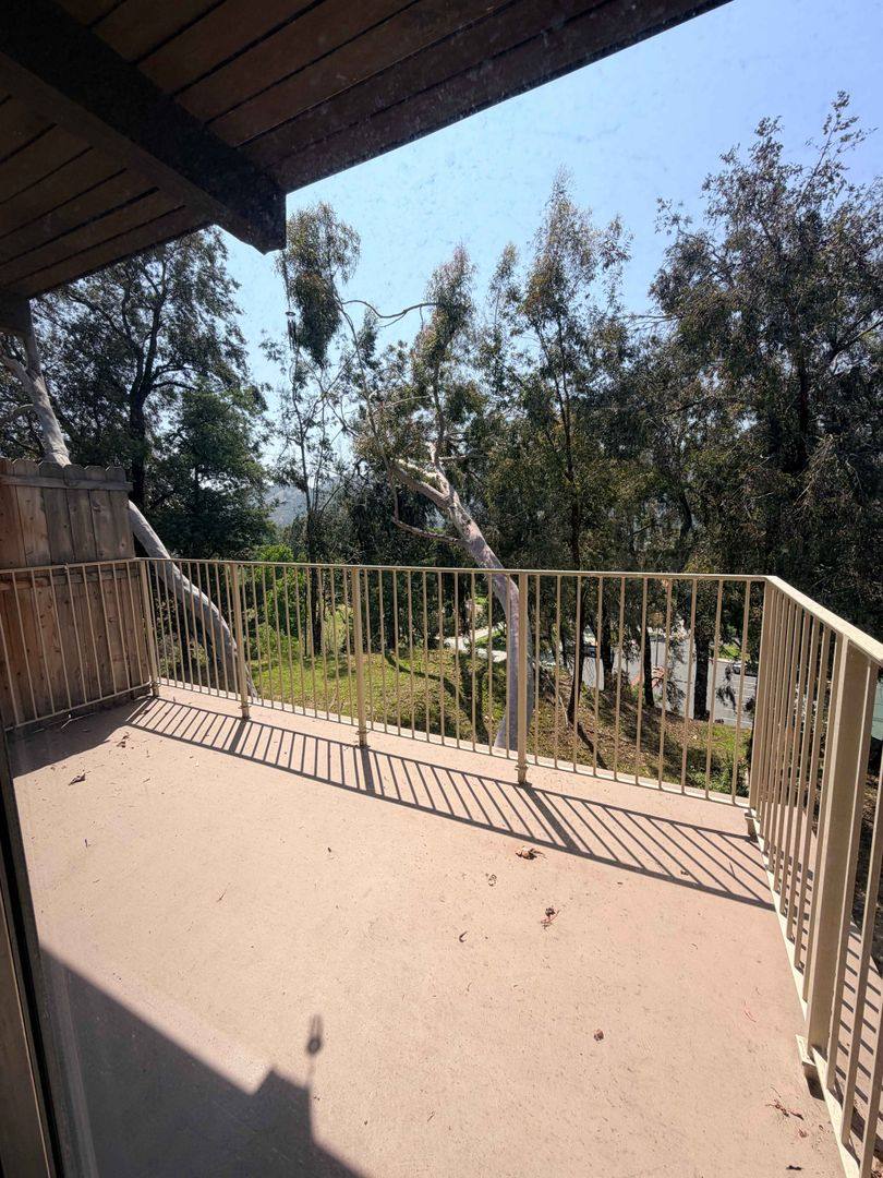 Apartment for rent at 2076 Valderas Dr, Glendale, CA 91208