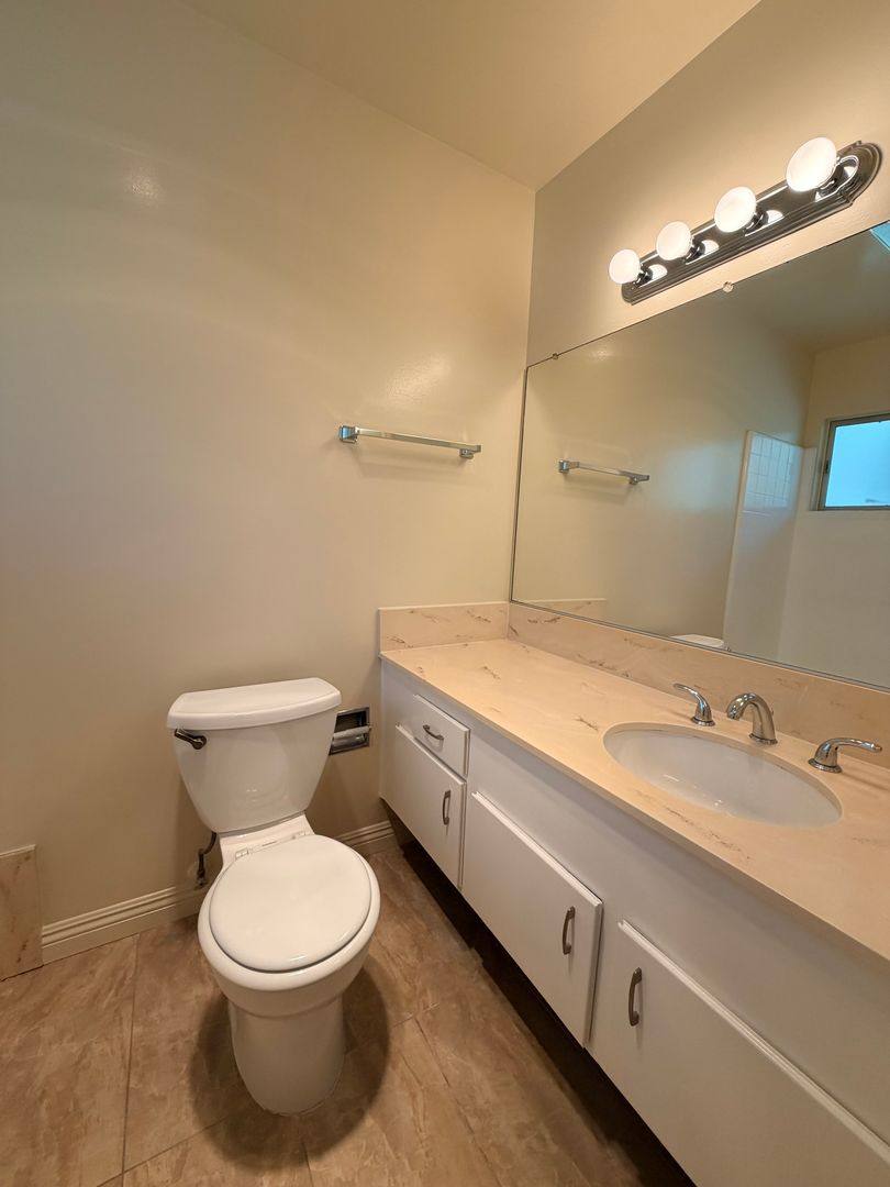 Apartment for rent at 2076 Valderas Dr, Glendale, CA 91208