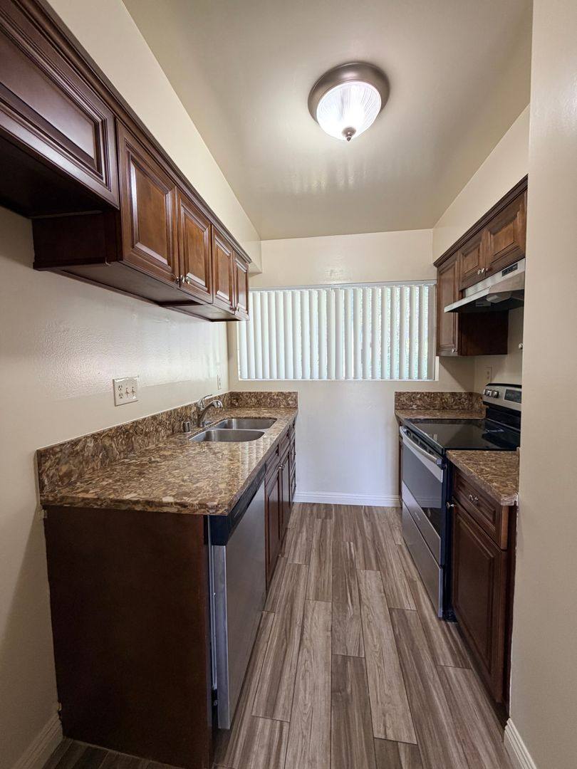 Apartment for rent at 2076 Valderas Dr, Glendale, CA 91208