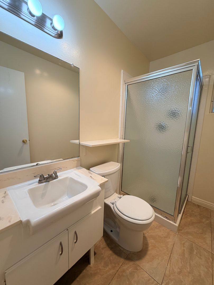 Apartment for rent at 2076 Valderas Dr, Glendale, CA 91208