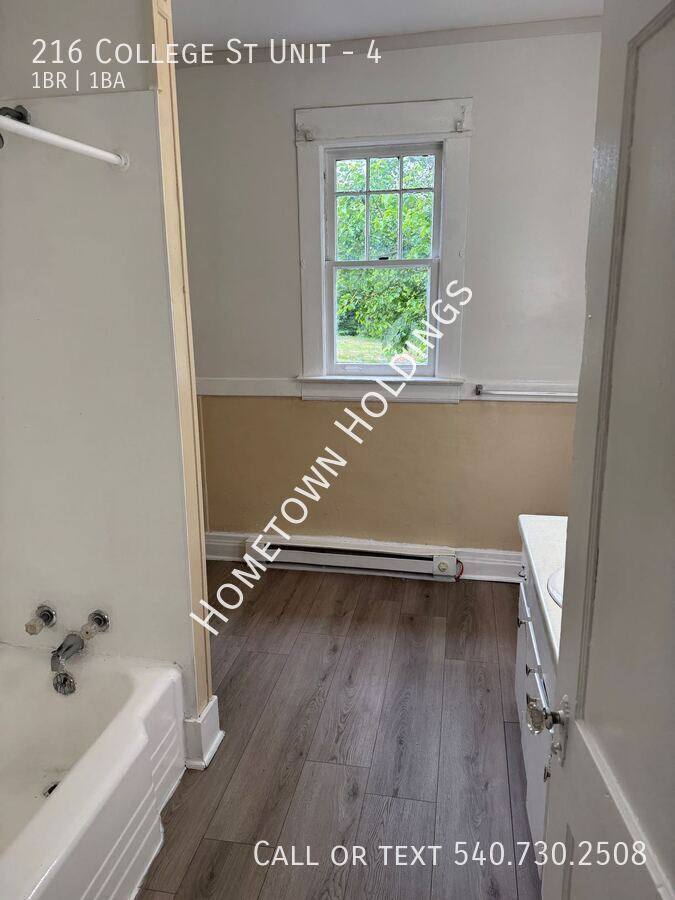 Apartment for rent at 216 College St #4, Martinsville, VA 24112