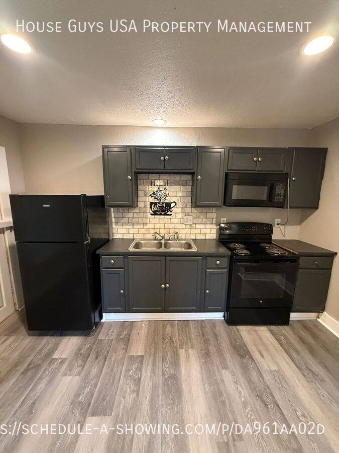 Apartment for rent at 2538 Woodland Ave #2B-2ND Floor, Kansas City, MO 64108