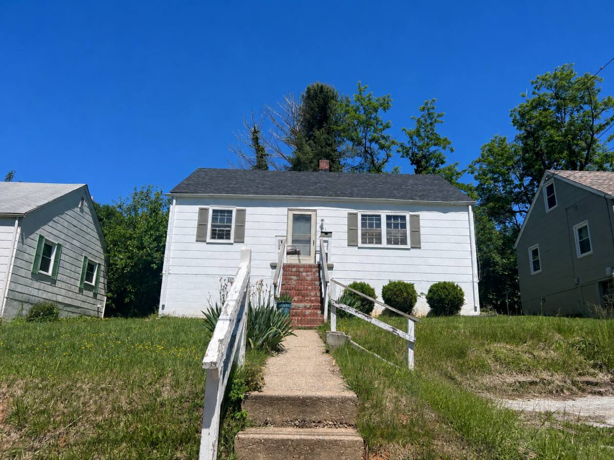 House for rent at 4611 Fairmont Ave, Lynchburg, VA 24502