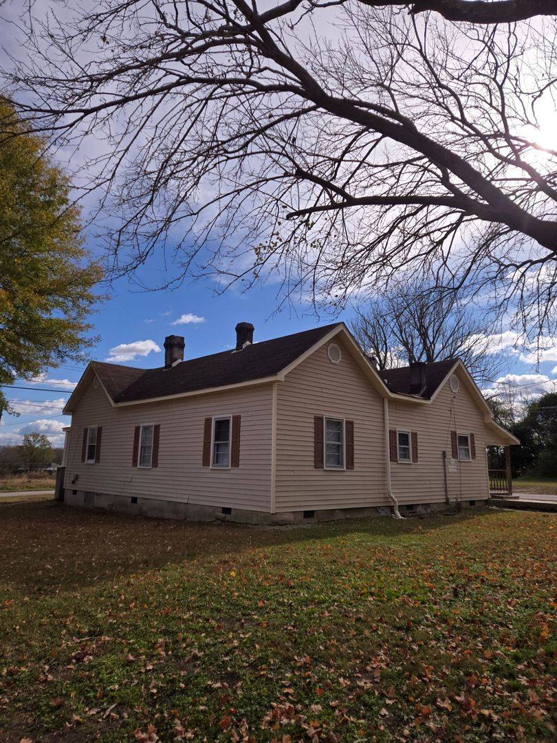 House for rent at 1401 Old Norlina Rd, Henderson, NC 27536