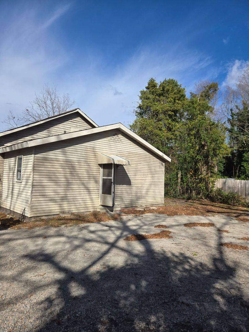 House for rent at 1401 Old Norlina Rd, Henderson, NC 27536