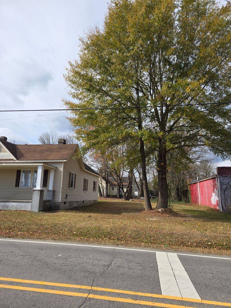 House for rent at 1401 Old Norlina Rd, Henderson, NC 27536