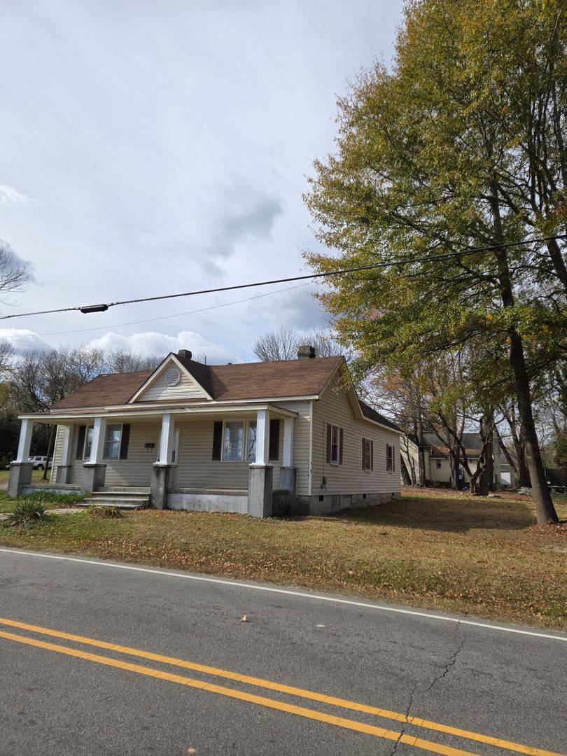 House for rent at 1401 Old Norlina Rd, Henderson, NC 27536