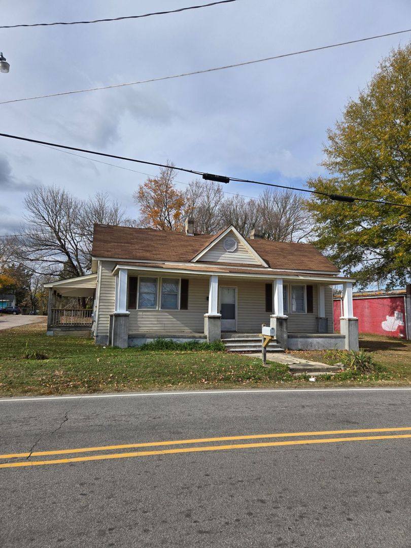 House for rent at 1401 Old Norlina Rd, Henderson, NC 27536
