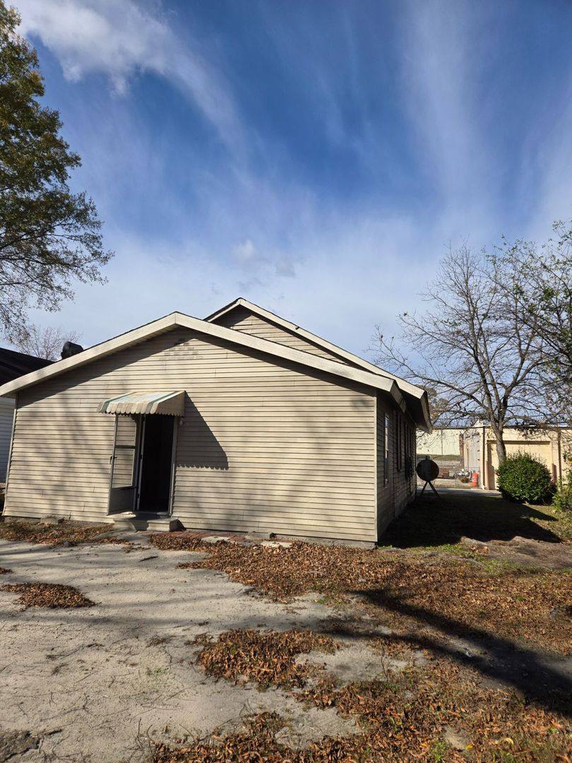 House for rent at 1401 Old Norlina Rd, Henderson, NC 27536