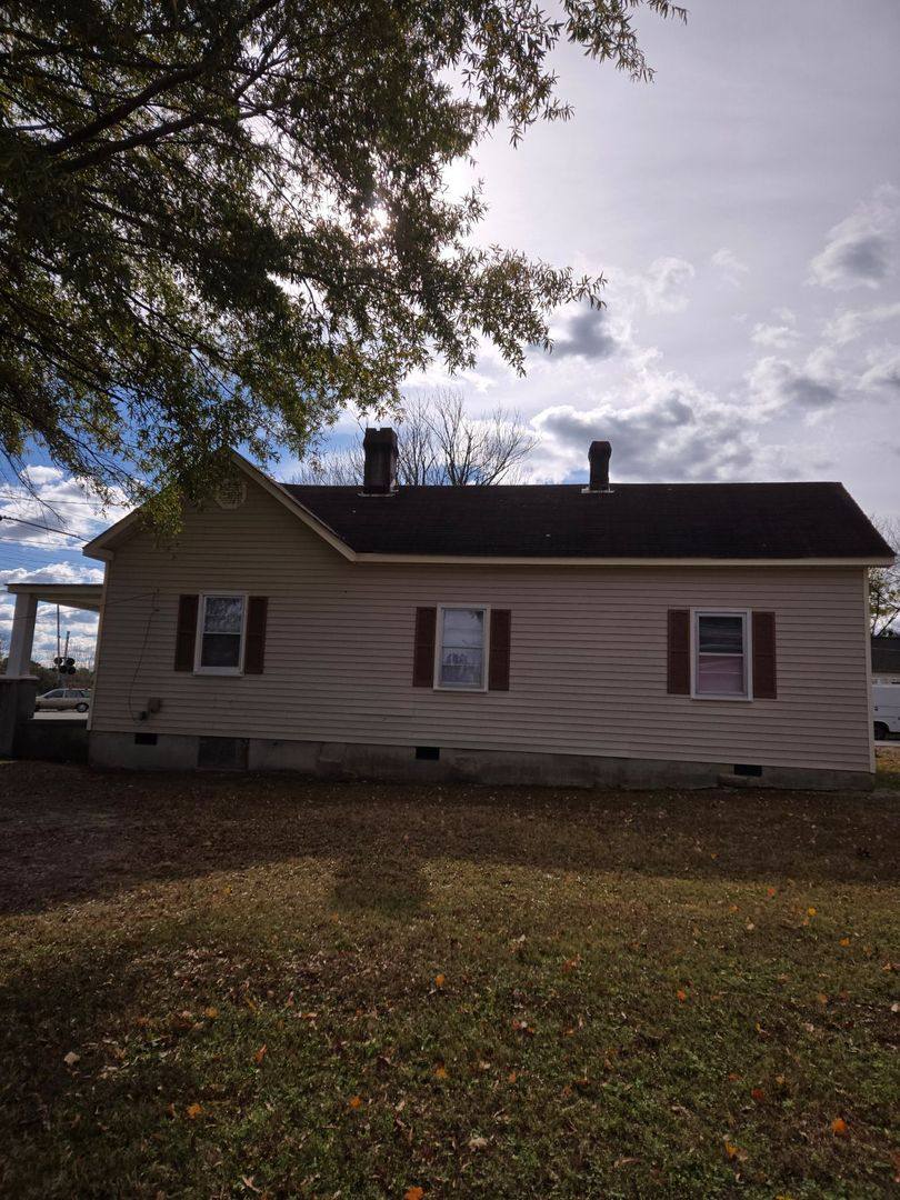 House for rent at 1401 Old Norlina Rd, Henderson, NC 27536