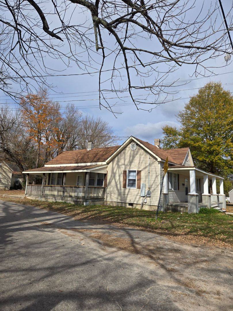House for rent at 1401 Old Norlina Rd, Henderson, NC 27536