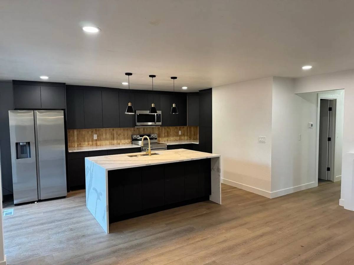 907 142nd Ave SE, Bellevue, WA 98007 - House for Rent - Image 1