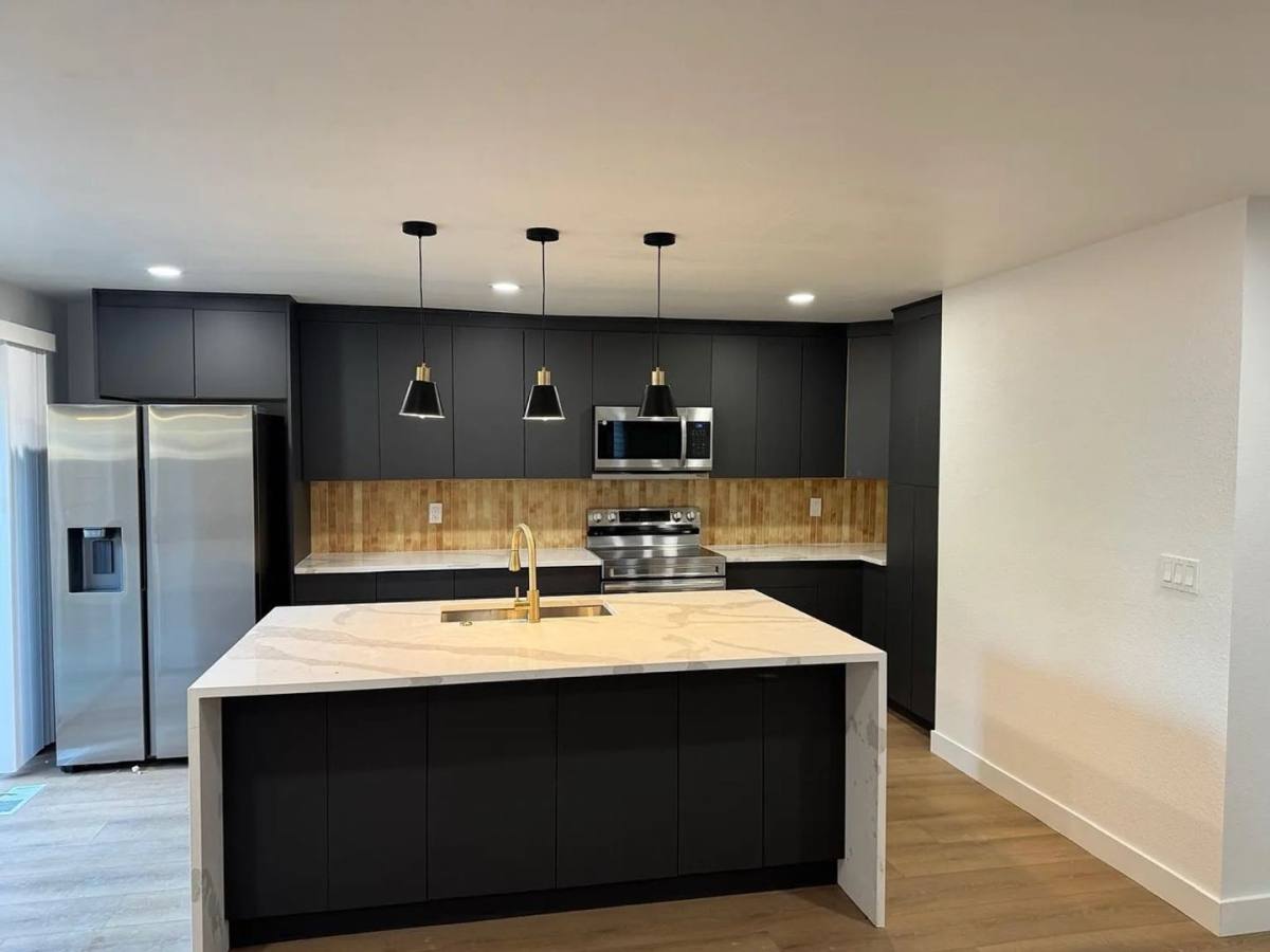 907 142nd Ave SE, Bellevue, WA 98007 - House for Rent - Image 2