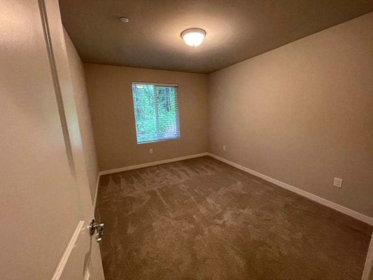 Townhouse for rent at 13420 Manor Way, Lynnwood, WA 98087