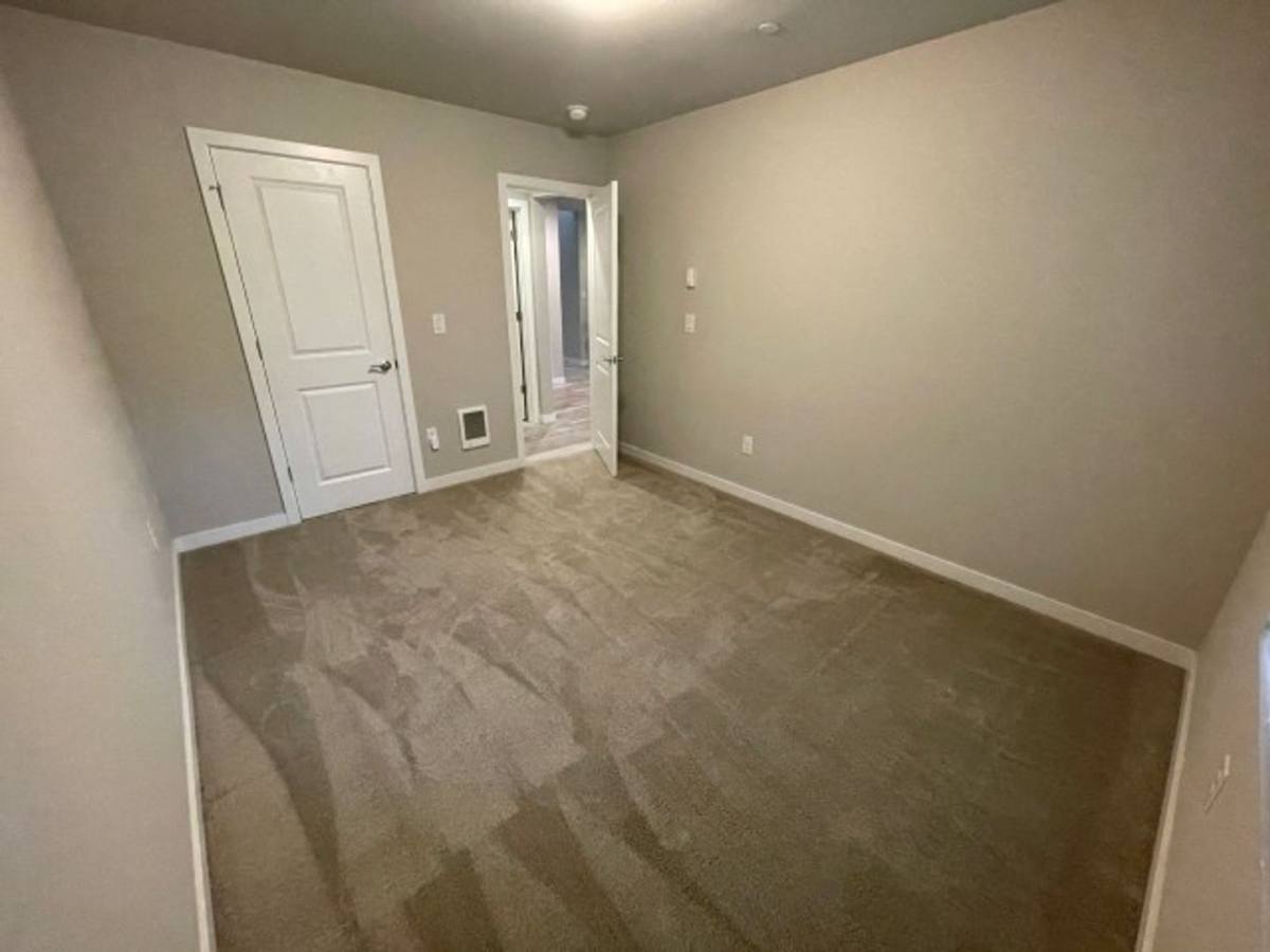 Townhouse for rent at 13420 Manor Way, Lynnwood, WA 98087