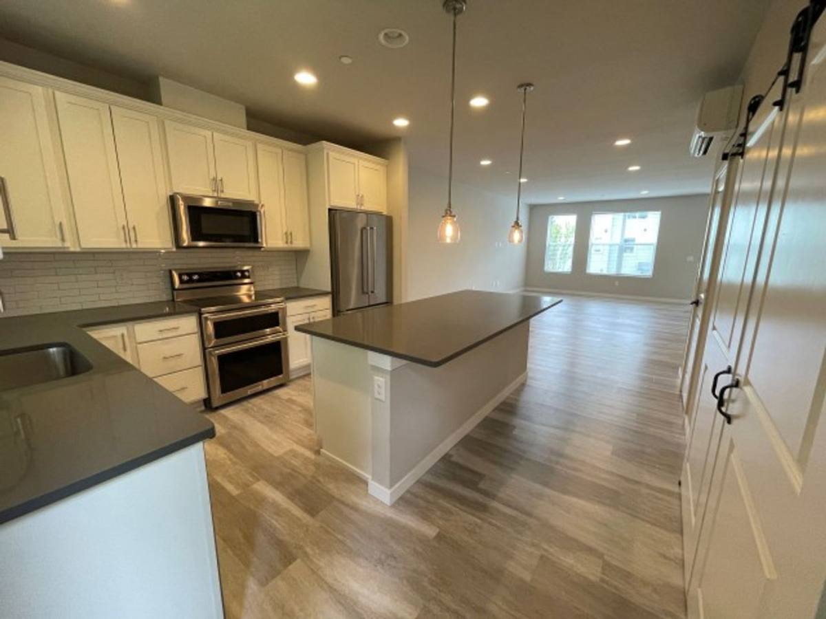 Townhouse for rent at 13420 Manor Way, Lynnwood, WA 98087