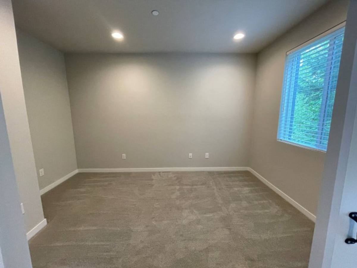 Townhouse for rent at 13420 Manor Way, Lynnwood, WA 98087