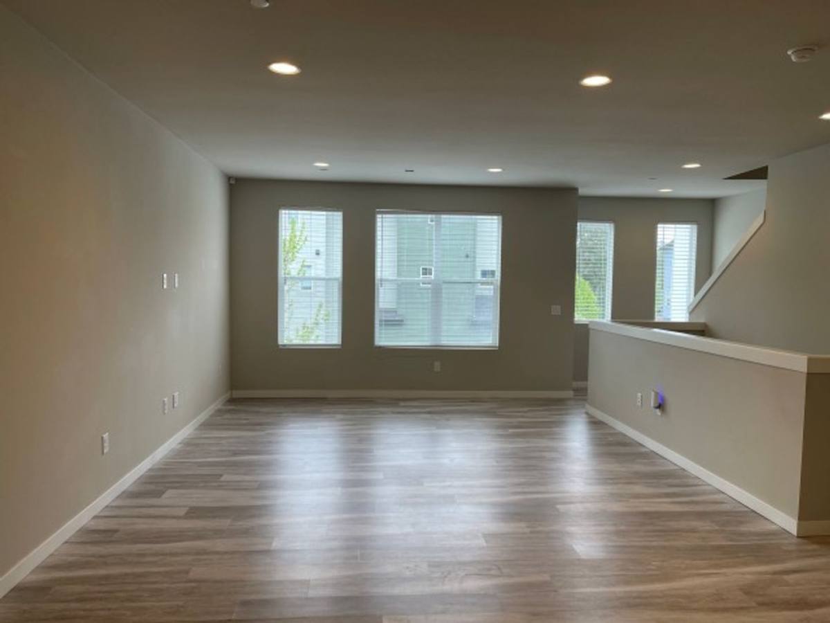 Townhouse for rent at 13420 Manor Way, Lynnwood, WA 98087