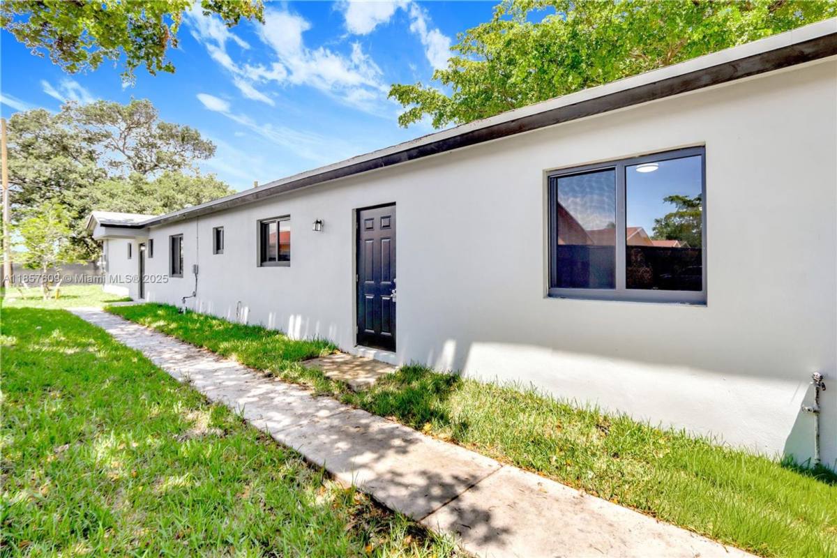 House for rent at 861 NW 6th Ave, Pompano Beach, FL 33060