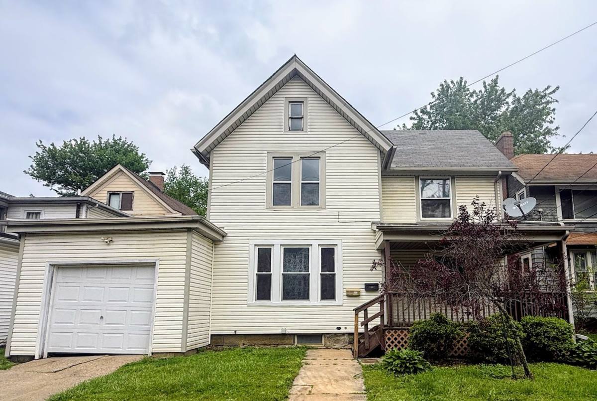 Apartment for rent at 610 Wellman Ave SE, Massillon, OH 44646