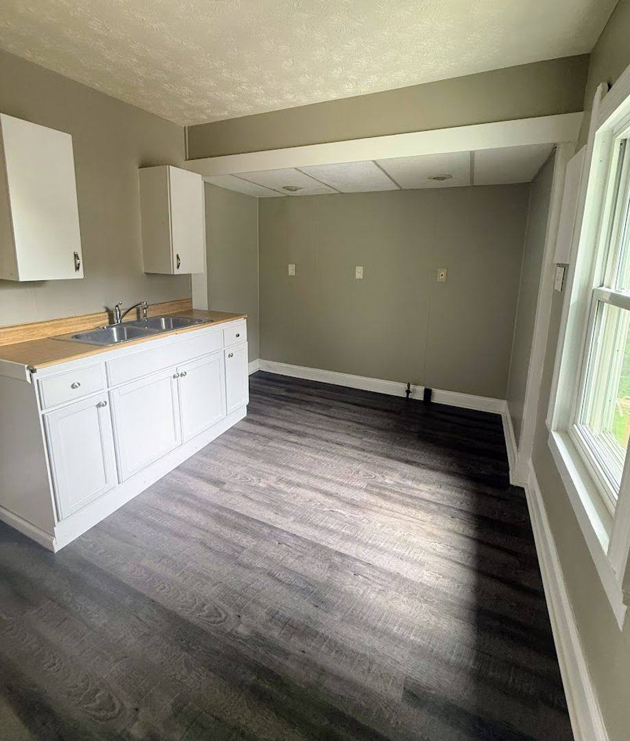 Apartment for rent at 610 Wellman Ave SE, Massillon, OH 44646