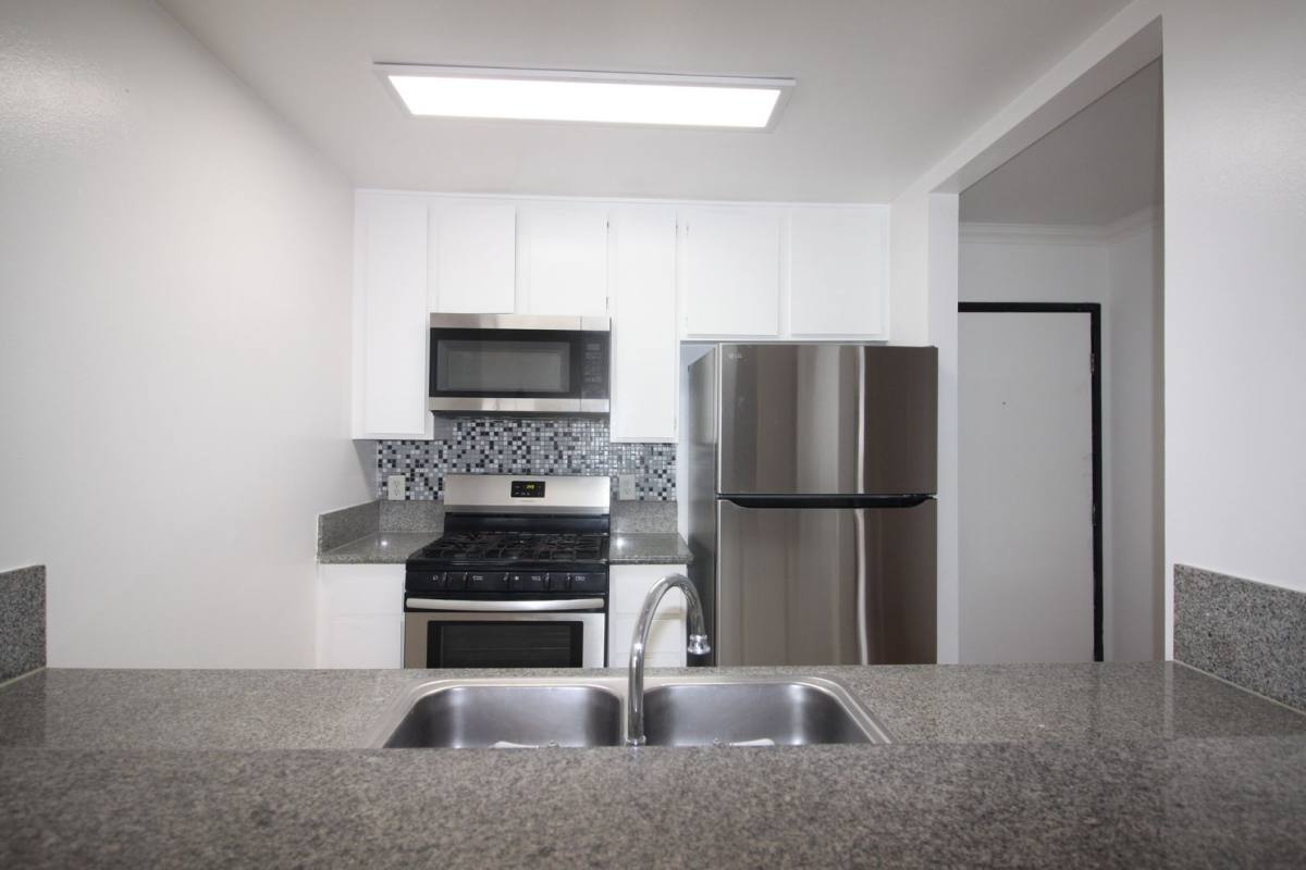 Apartment for rent at 14033 Foothill Blvd, Sylmar, CA 91342