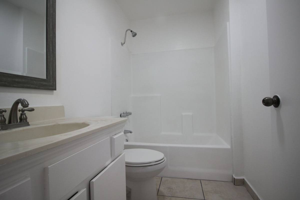 Apartment for rent at 14033 Foothill Blvd, Sylmar, CA 91342