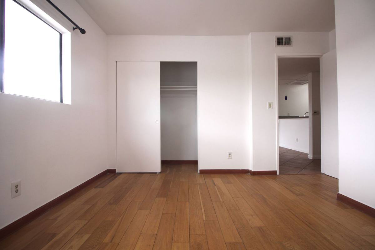 Apartment for rent at 14033 Foothill Blvd, Sylmar, CA 91342