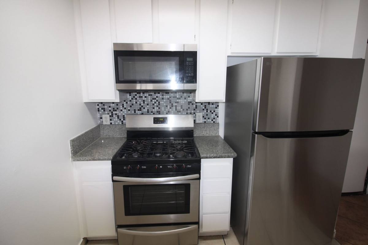 Apartment for rent at 14033 Foothill Blvd, Sylmar, CA 91342