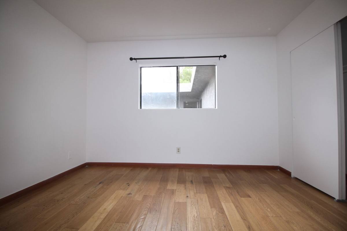 Apartment for rent at 14033 Foothill Blvd, Sylmar, CA 91342