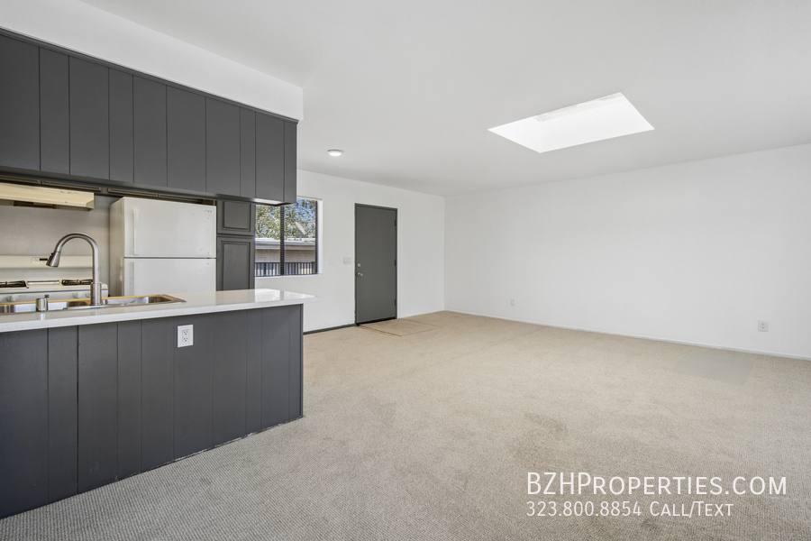 Apartment for rent at 11924 Mayfield Ave #5, Los Angeles, CA 90049