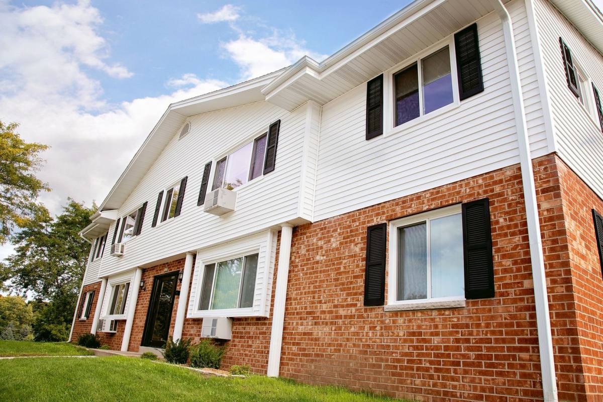 Apartment for rent at 1223 Woodridge Dr, Grafton, WI 53024