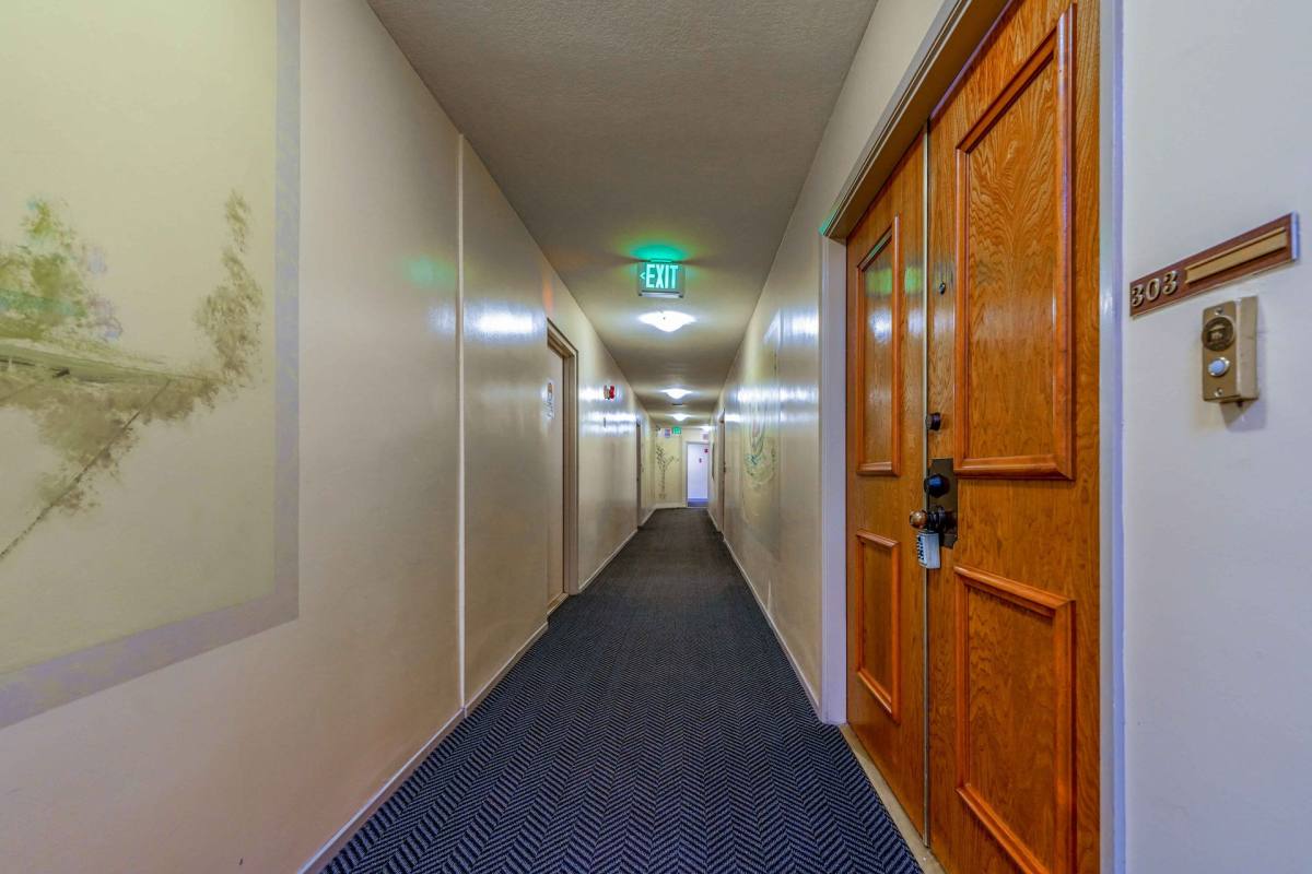 Apartment for rent at 712 N Kings Rd, West Hollywood, CA 90069