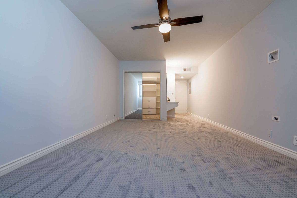 Apartment for rent at 712 N Kings Rd, West Hollywood, CA 90069