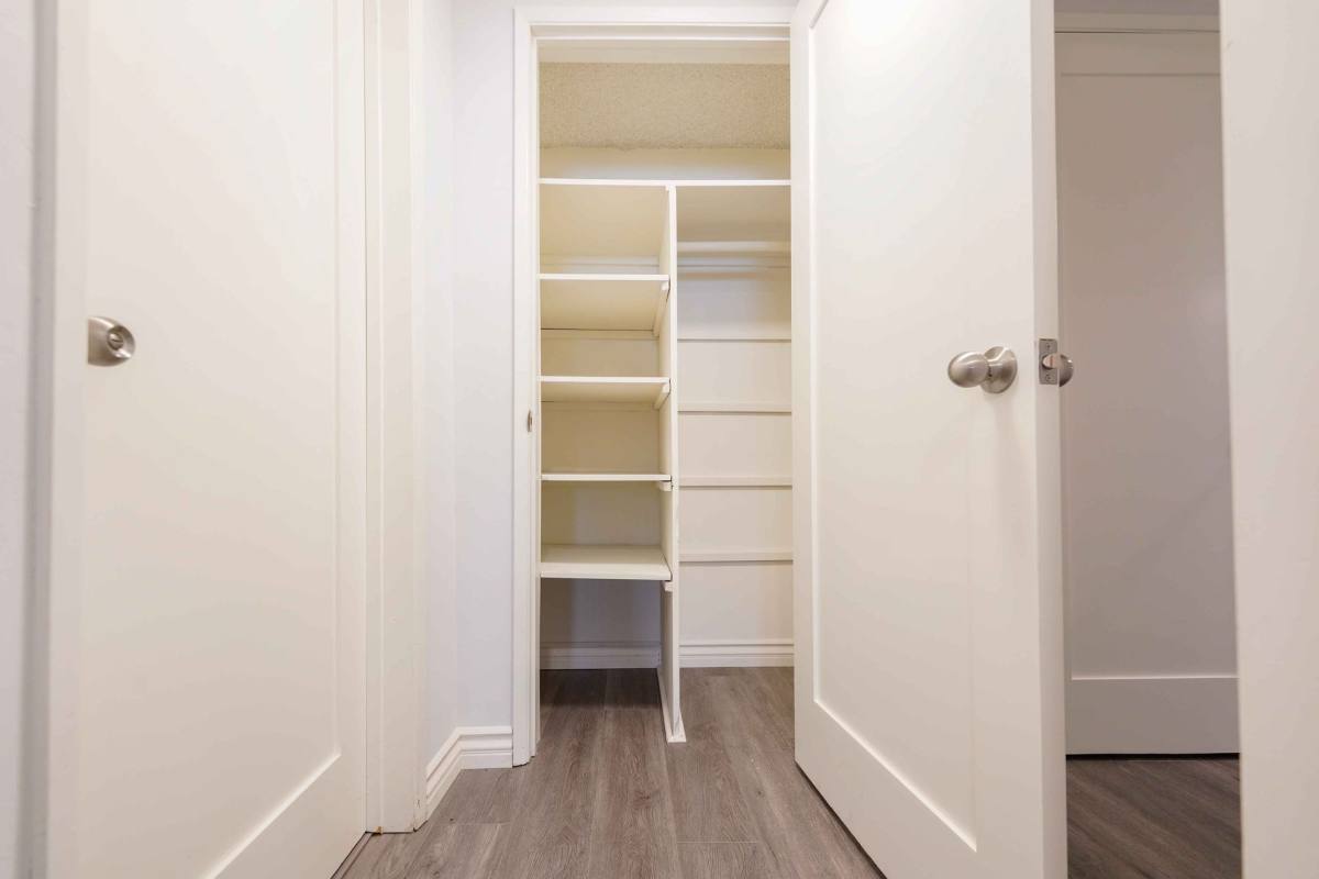 Apartment for rent at 712 N Kings Rd, West Hollywood, CA 90069