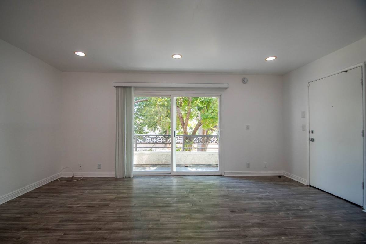Apartment for rent at 6911 Woodman Ave, Van Nuys, CA 91405