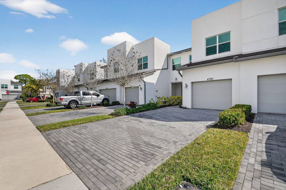 Townhouse for rent at 4790 Navali Dr, Lake Worth, FL 33467