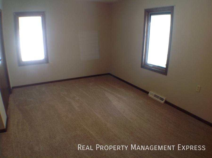 233 E Pam Rd, Sioux Falls, SD 57105 - House for Rent - Image 9