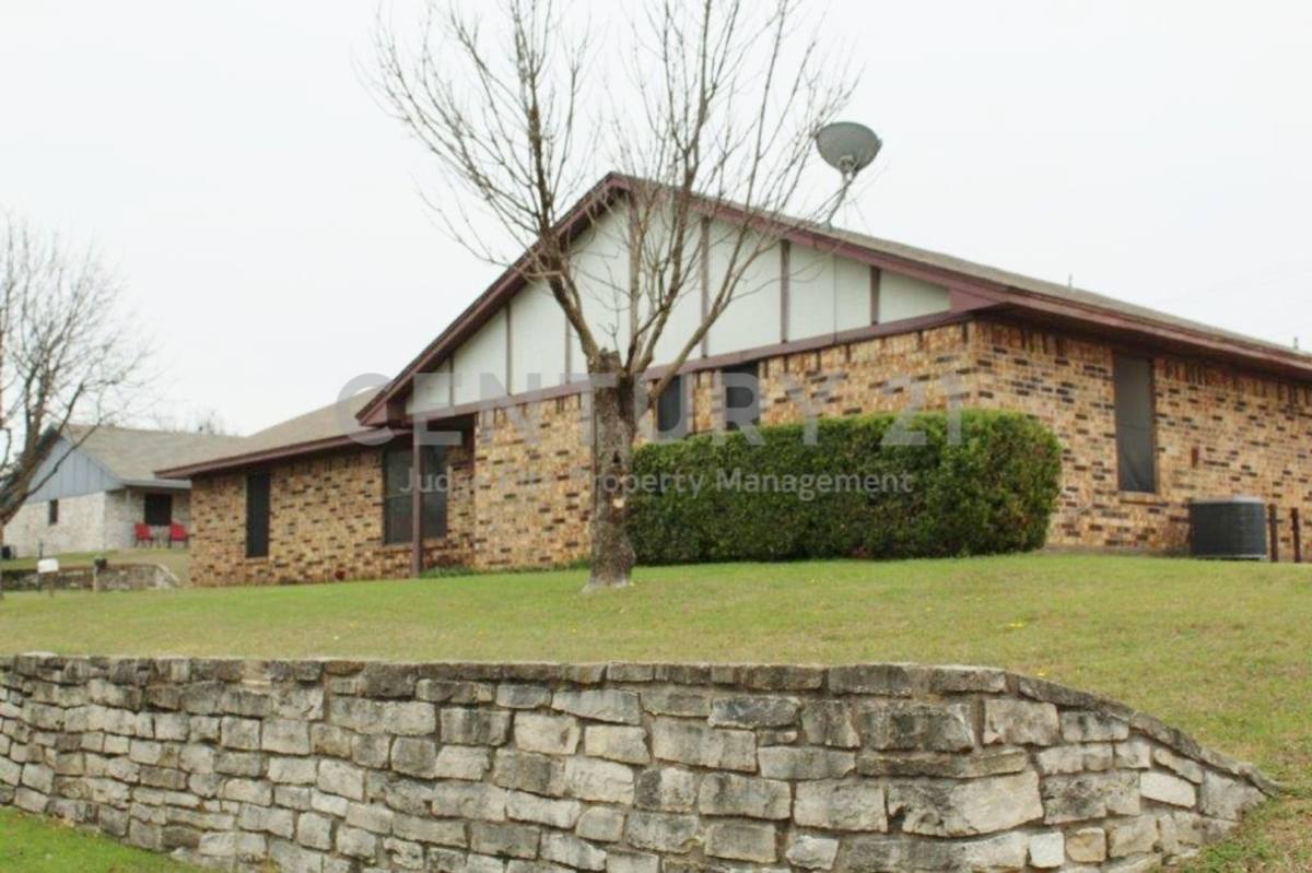 House for rent at 1110 Curtis Dr, Weatherford, TX 76086