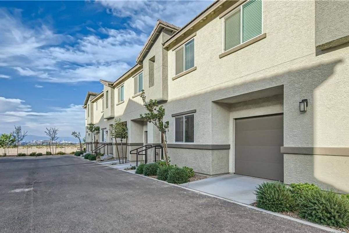 Townhouse for rent at 12110 Midnight Pine Rd, Las Vegas, NV 89183
