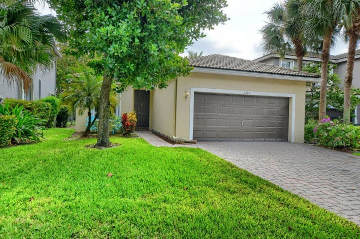House for rent at 1225 E Magnolia Circle, Delray Beach, FL 33445