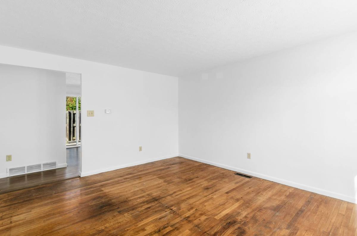 Apartment for rent at 3399 Beachworth Dr, Columbus, OH 43232